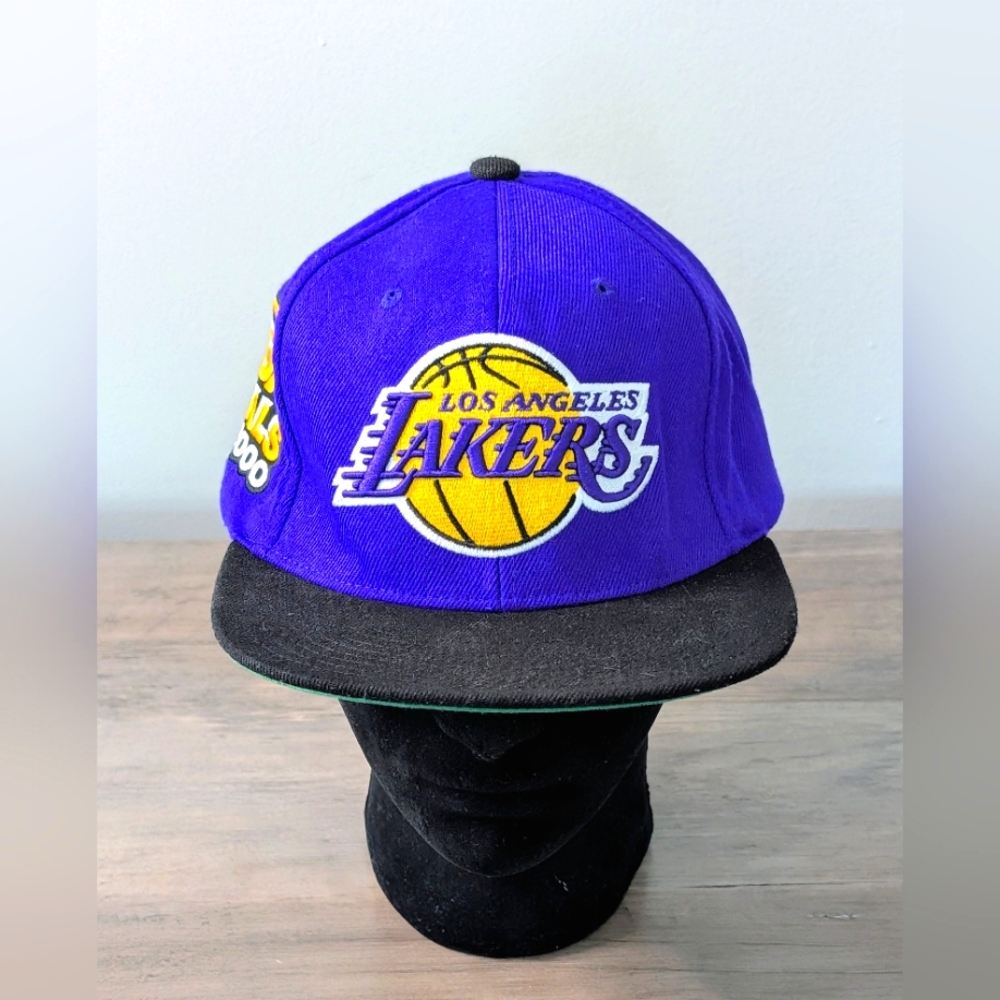 Los Angeles Lakers 2000 NBA Finals Patch Mitchell & Ness Purple Men's Hat Kobe